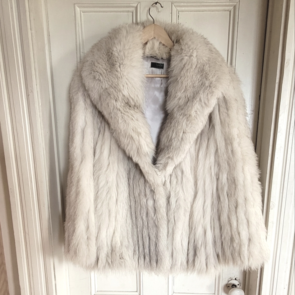 Gorgeous Fox Fur Jacket. Medium.